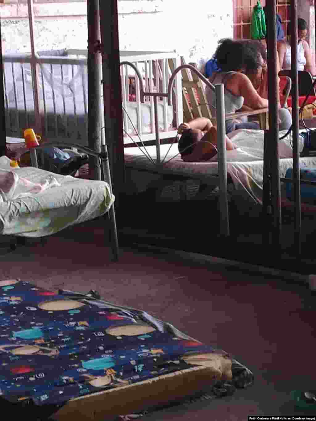 Entre ellos hay personas enfermas, niños y ancianos.