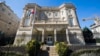 Fachada de la embajada cubana en Washington (Estados Unidos) 3 de octubre de 2017