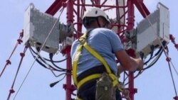 Trabajador del monopolio ETECSA.