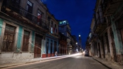Cubanos se quejan de apagones de hasta 10 horas