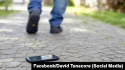 El daño ocasionado por las autoridades a los teléfonos móviles es calificado de "intencional" y "castigo" por los activistas. (Imagen de referencia)