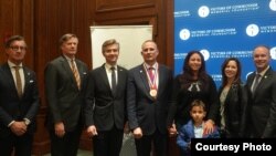 José Daniel Ferrer recibe la Medalla Truman-Reagan de la Libertad de la VOC por su incansable lucha por la libertad de todos los cubanos.