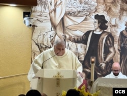 Padre José Joaquín Espino, rector del Santuario oficia la homilía.